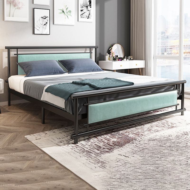 Letto contemporaneo a frame aperto con cornice di ferro nero e letti per gambe