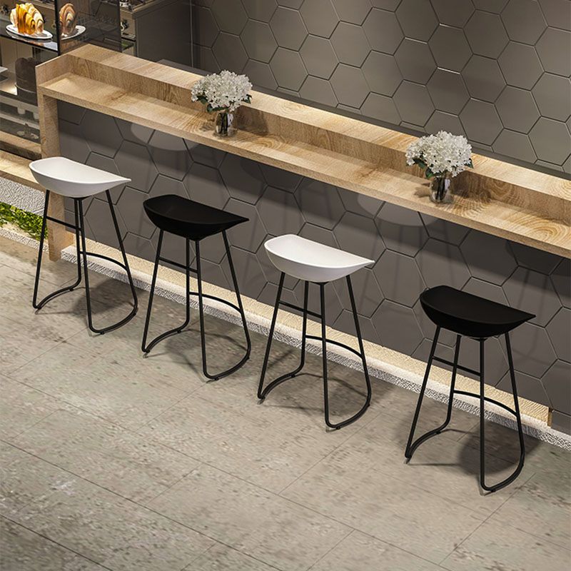 Modern Matte Finish Iron Bar Stool Footrest Milk Tea Shop Stool Clearhalo 'Bar Furniture' 'Bar Stools' 'bar_stools' 'furn' 'furn_bar_stools' 'Furniture' 'furniture_bar_stools' 'Kitchen & Dining Furniture' 1200x1200_c85695fa-7670-40e5-b606-baf6093e53b5