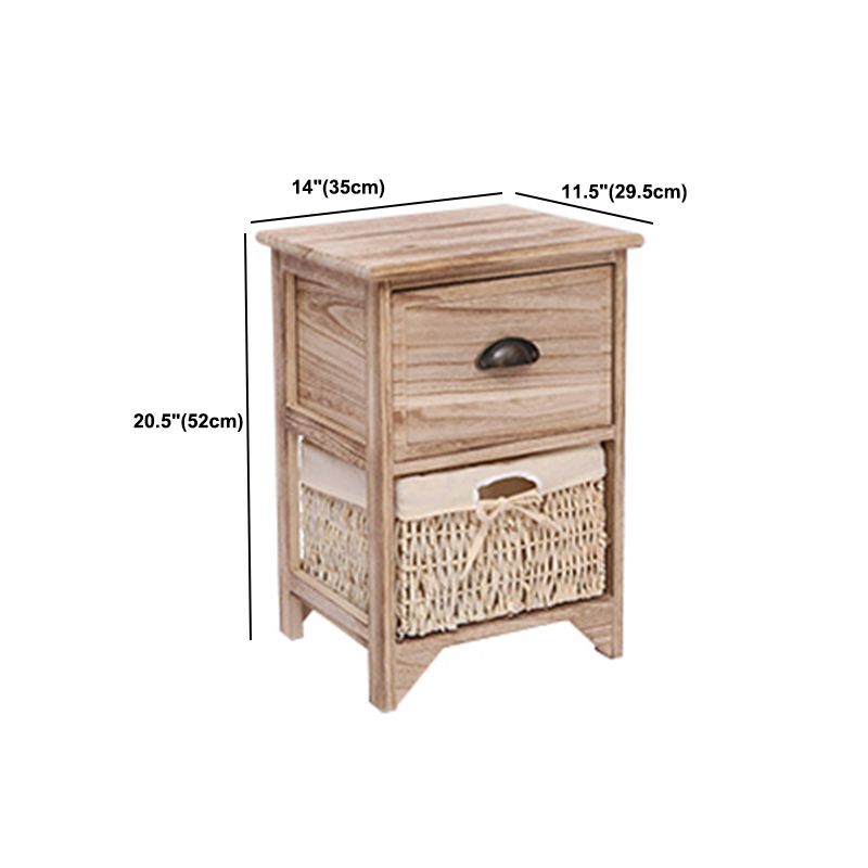 Coffre d'accent contemporain avec des tiroirs et des paniers en naturel