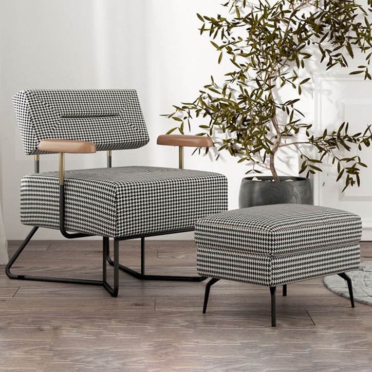 Zeitgenössische Stoffarme mit schwarzen Beinen Akzent -Sessel enthalten