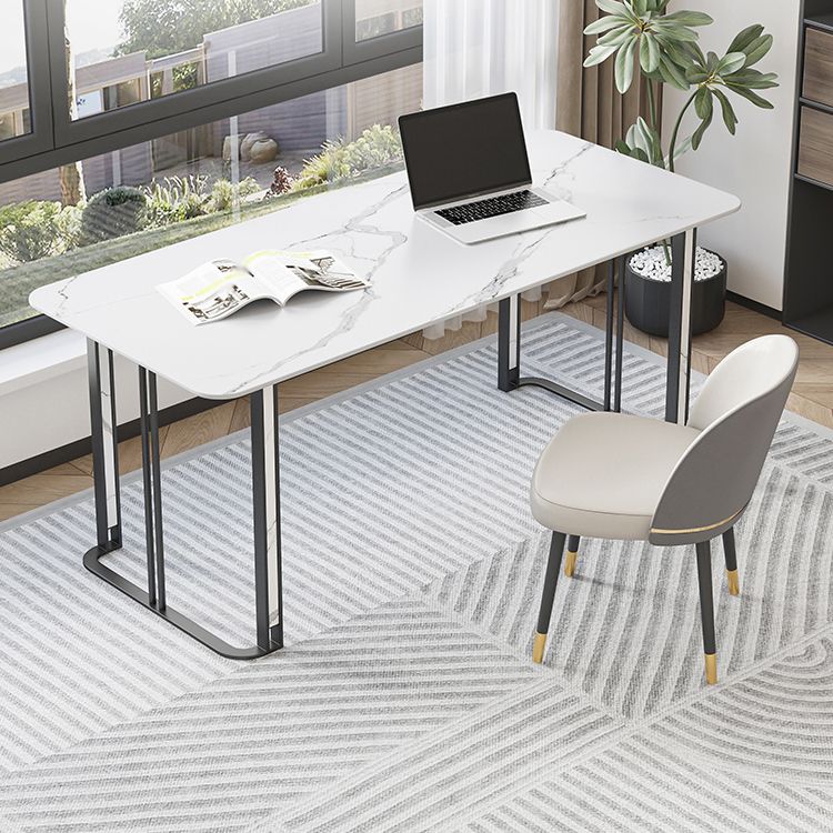 Eigentijdse gebogen kantoorbureau antieke afwerking computerbureau met metalen benen