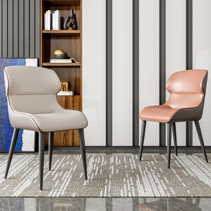 Sillas laterales de brazo de estilo moderno silla de cuero falso con patas de metal para la cocina