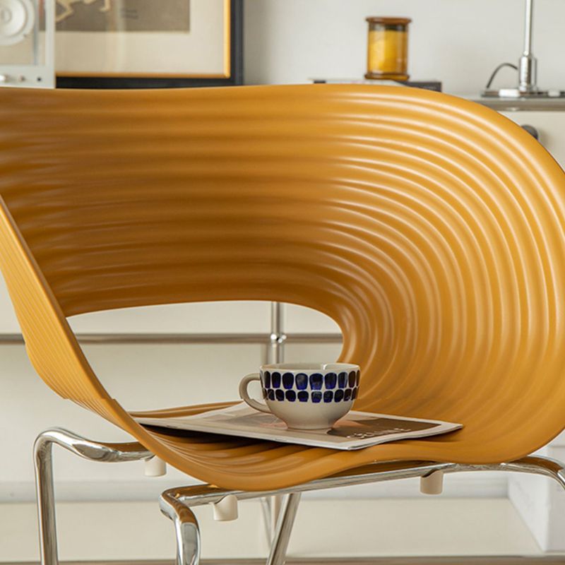 Eigentijdse plastic arm eetstoel in matte afwerking voor thuis