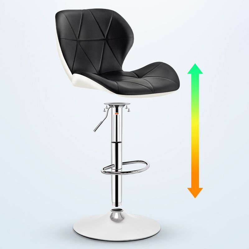 スカンジナビアのメタルバースツールフェイクレザーフットレスト調整可能なカウンタースツール