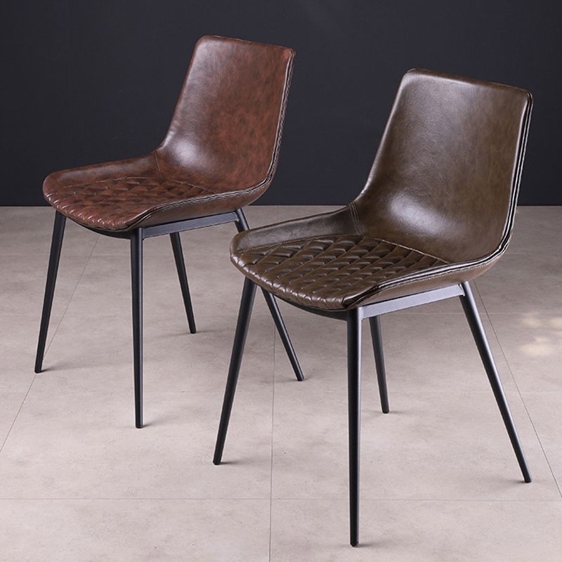 工業スタイルのダイニングチェアアームレスダイニングチェアはキッチン用の金属製の脚を備えています