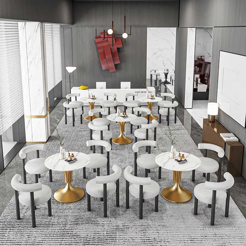 Tavolo da pranzo rotondo in stile moderno tavolo in pietra sinterizzata con base di piedistallo