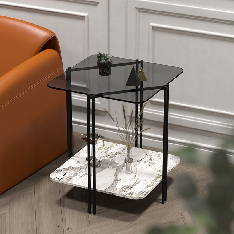 Cuadrado de vidrio 4 patas Mesa lateral de 23.6 "de altura con estante de almacenamiento