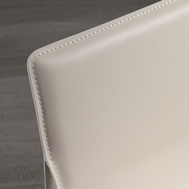 Faux lederen eigentijdse armloze stoel huis metalen eetkamerstoel