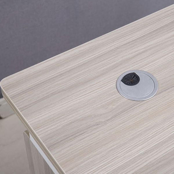 Scrivania del computer rettangolare in legno prodotto con gestione dei cavi e vassoio da tastiera