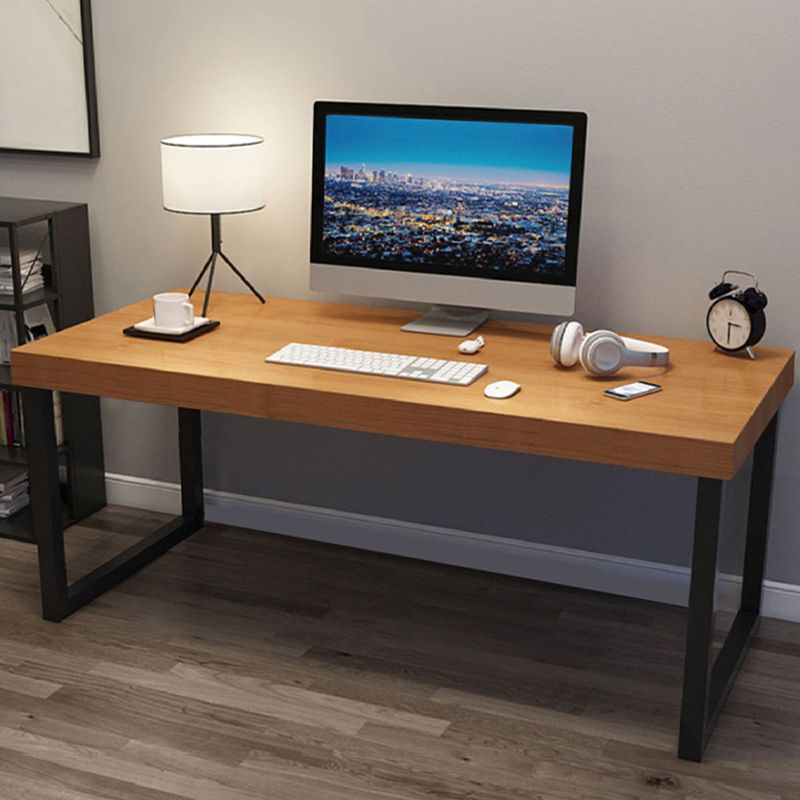 Bureau de bureau en bois massif industriel Base de traîne