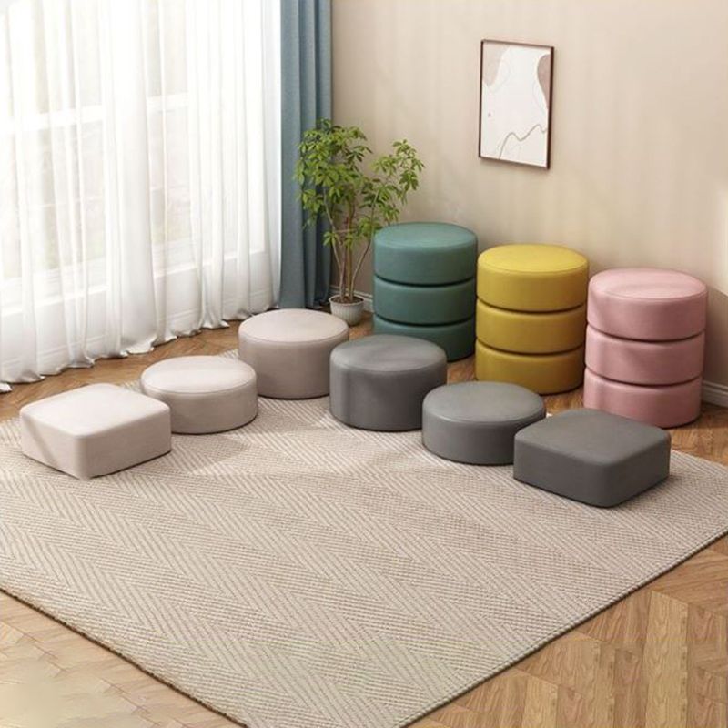 Otomano de cuero amarillo redondo resistente moderno resistente a las manchas para sala de estar