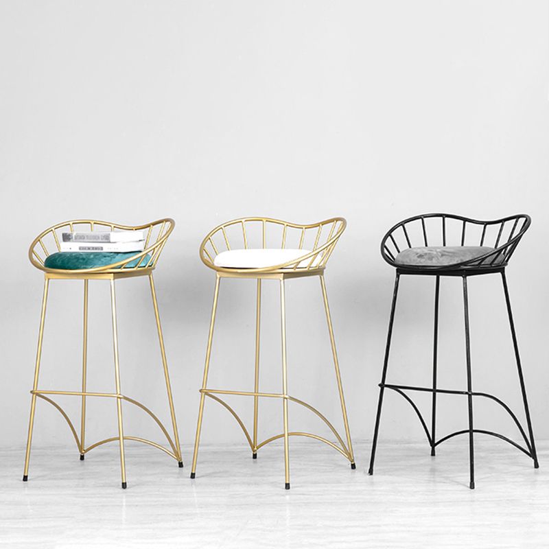 Modern Style Iron Bar Stool Low Back with Footrest Living Room Simple Bar Stool 30 Inches Clearhalo 'Bar Furniture' 'Bar Stools' 'bar_stools' 'furn' 'furn_bar_stools' 'furniture_bar_stools' 'Kitchen & Dining Furniture' 'kitchen&dining_furn' 'kitchen' 'kitchen_furn' Furniture' 1200x1200_ca5c46dc-35a5-4213-9cc5-808f98f3ccd4