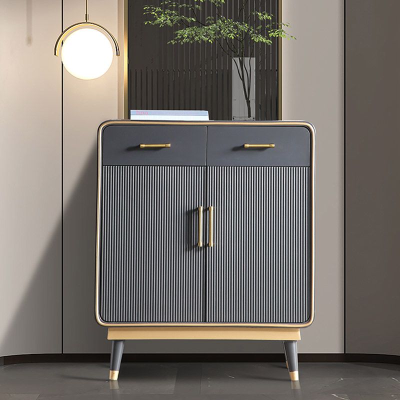 Buffet de restauration en pierre de crénza moderne et contemporain avec des tiroirs et des armoires