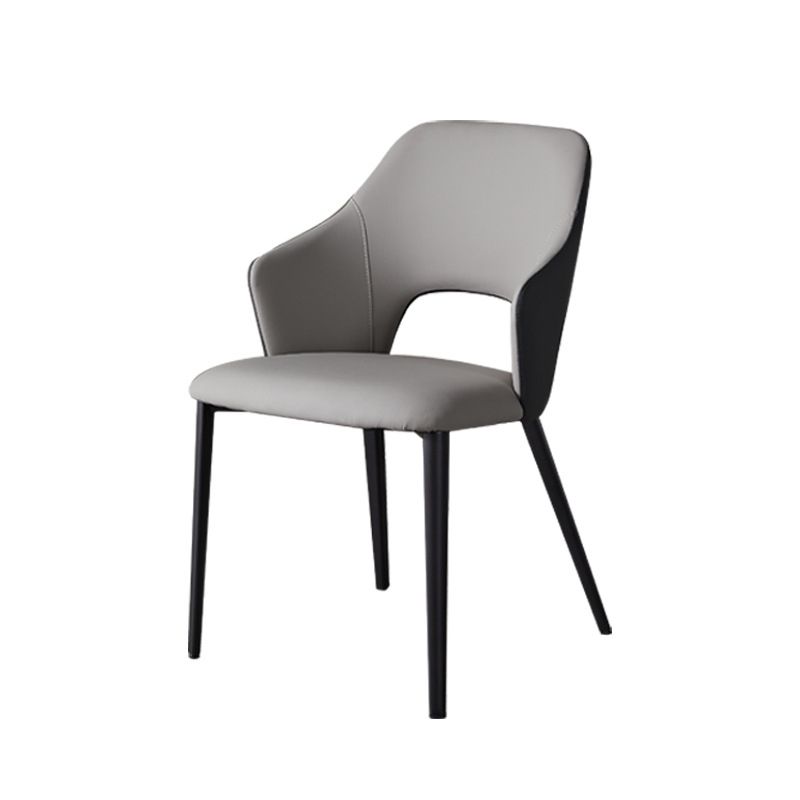 Eigentijdse kunstleren eetkamerstoelen met zwarte poten en fauteuil
