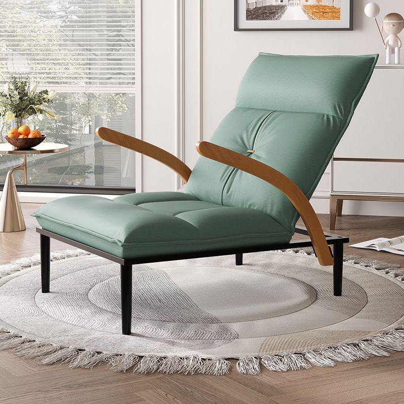 Chaise en cuir fausse 26,7 "L x 37,4" W x 37,4 "H Armes incluses pour chambre à coucher