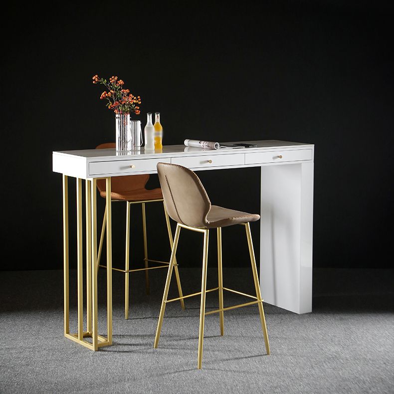 Tavolo da pranzo accento in pietra e metallo