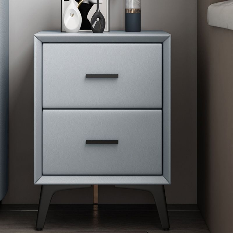 Leder Nachttisch mit 4 schwarzen Beinen glamourösem Nachttisch mit Schubladen