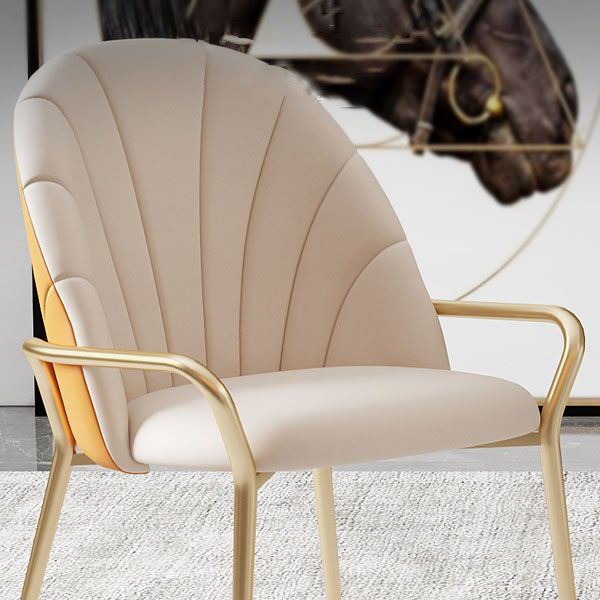 Sedia per sala da pranzo in metallo glam braccio laterale in pelle sintonizzata per uso del ristorante