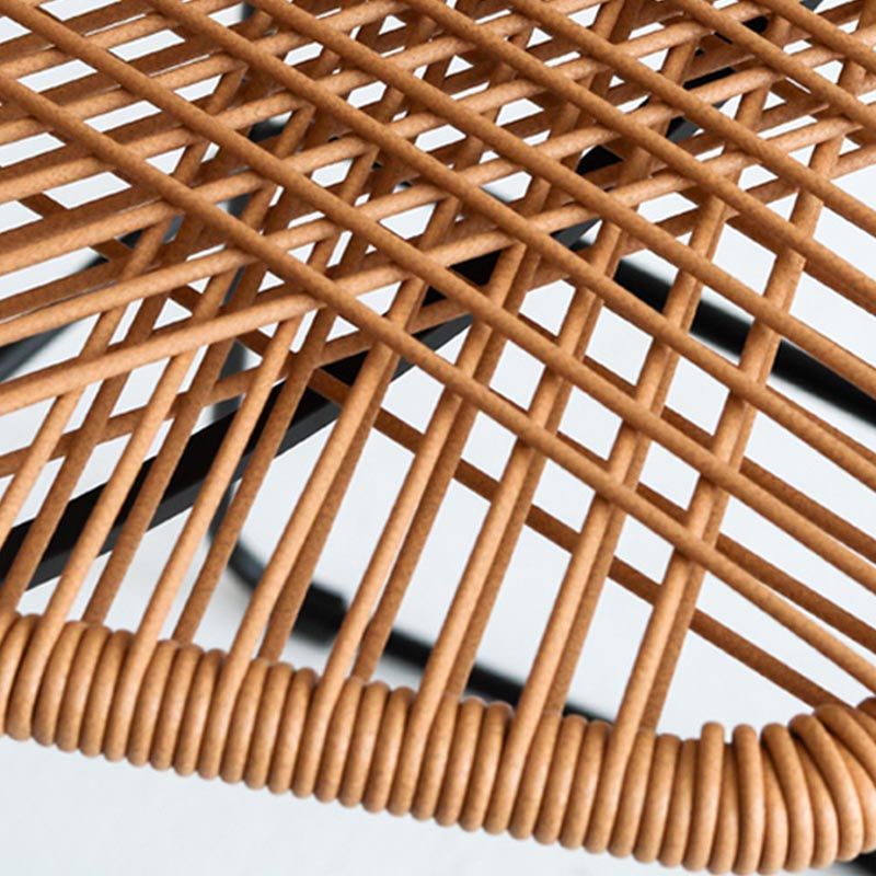 Silla de comedor de brazo de comedor de ratán con base negra