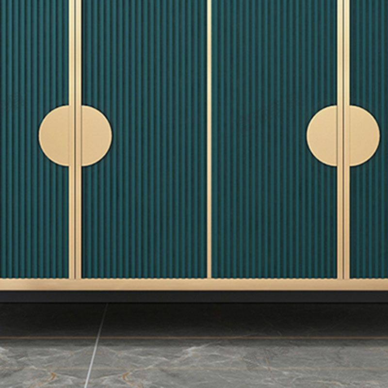 Server top di pietra a buffet in stile glam con porta per la cucina