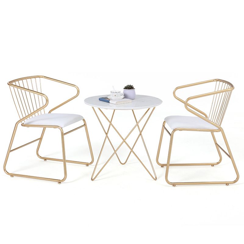 金色の足のある伝統的なメタルキッチンダイニングチェア布張りの腕の椅子