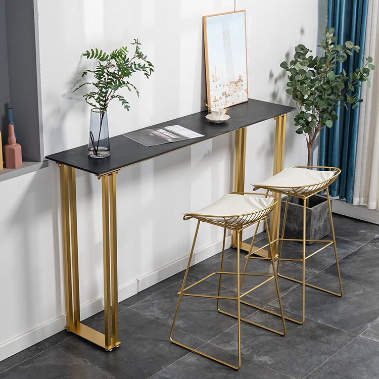 Bartisch aus gesintertem Stein, moderner Esstisch, Bartisch mit Gold- und Metallbasis