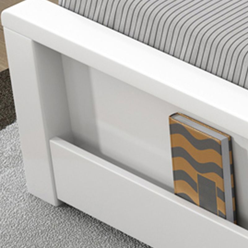 モダンウッドベッドの本棚には、寝室用のヘッドボード付きの標準的なベッドが含まれていました