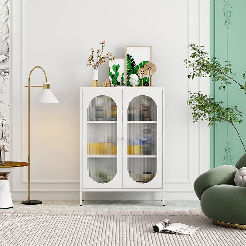 31,5 "L serveur de style glam avec les jambes métalliques du buffet finition métallique avec portes en verre