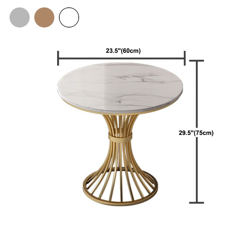 Table à manger de luxe traditionnelle Table ronde en pierre frittée avec base dorée