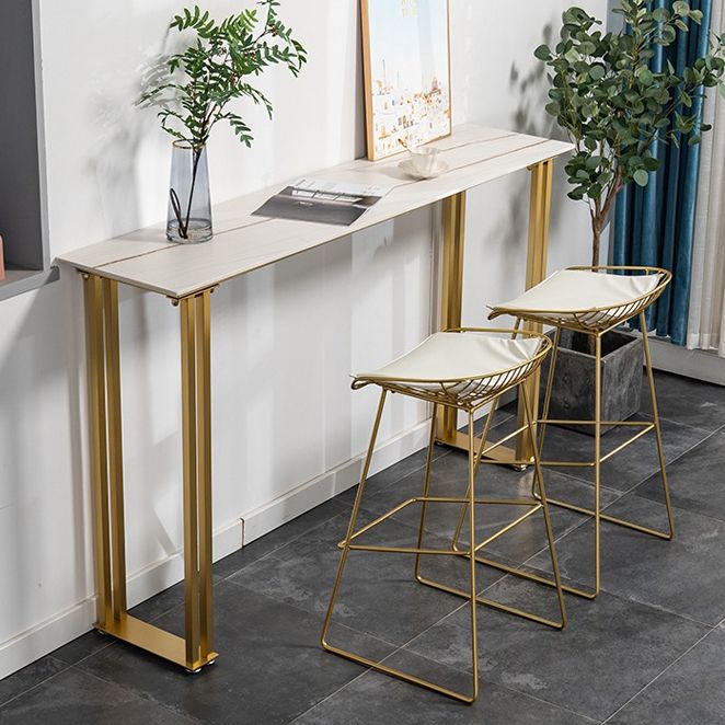 Bartisch aus gesintertem Stein, moderner Esstisch, Bartisch mit Gold- und Metallbasis