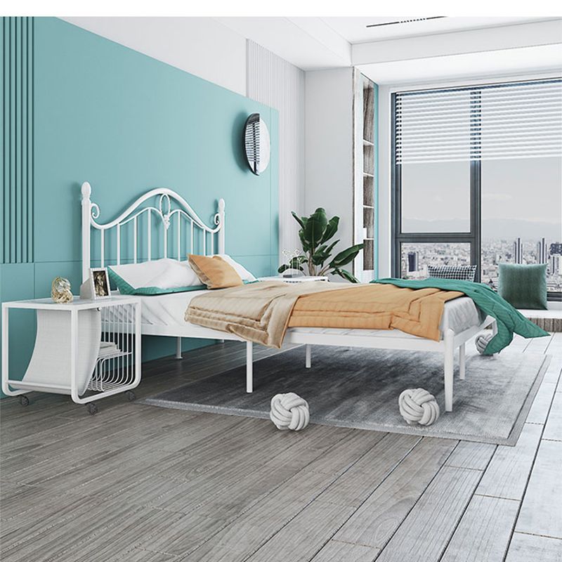 Letto a filo aperto da 45 "a base di metallo standard glam alto con testiera ad arco