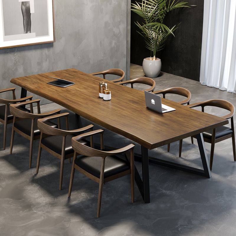 Scrivania rettangolare da ufficio in legno di pino industriale con base in metallo nero