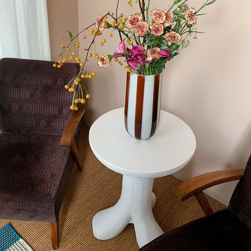 Tavolo d'angolo bianco Tavola unica a 3 gambe, 19,7 "w x 19,7" d x 24 "h