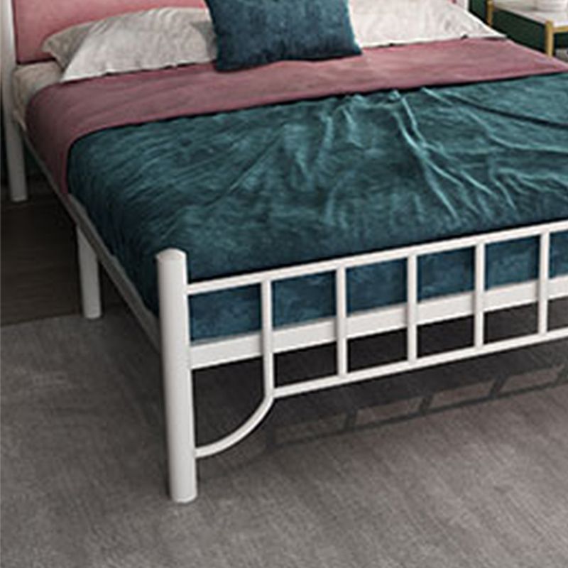 Glam -standaardbed met rechthoekig paneelhoofdeinde en metalen benen bed