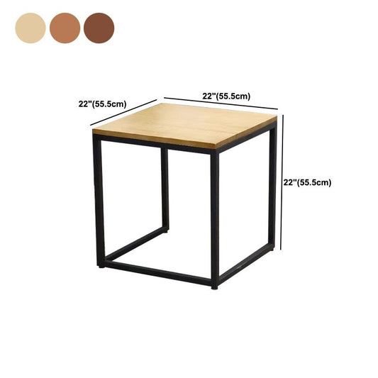 Set di tavolini da caffè nidificante scandinavo con top in legno massiccio e base di ferro