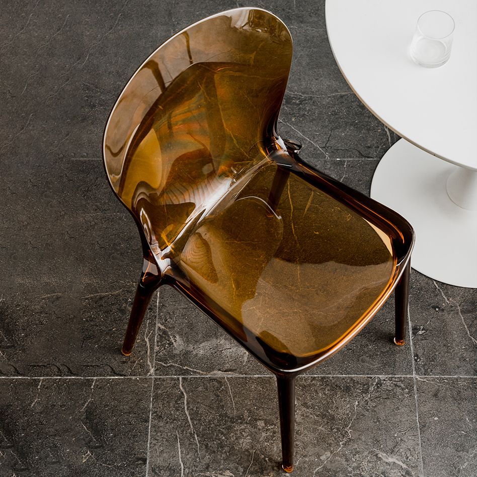 Eetkamer armloze eetkamerstoel plastic stapel zijkant