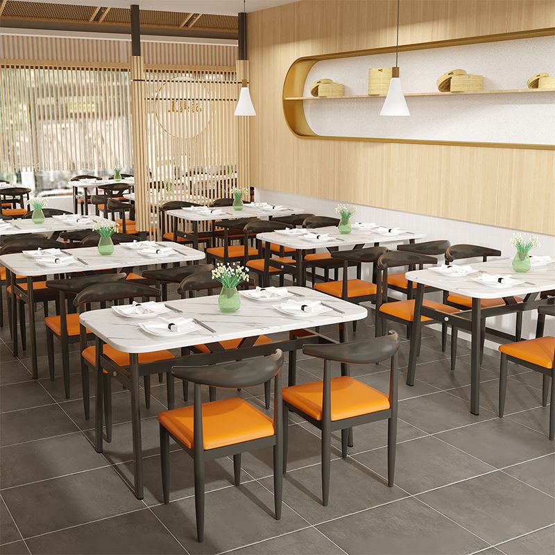 Eigentijdse witte rechthoekige houten eettafel met 4 voet
