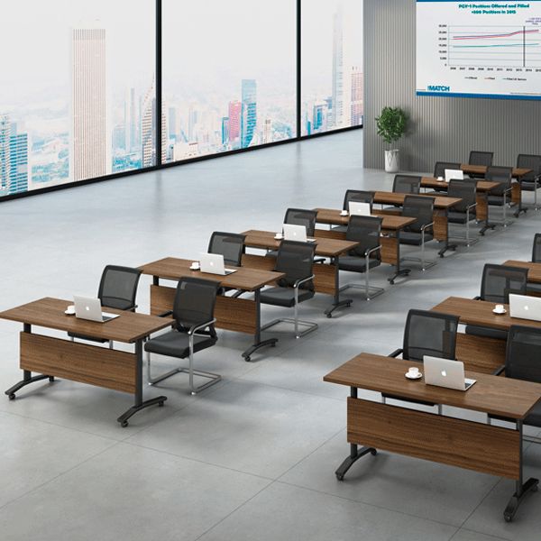 Moderna scrivania in legno fabbricato con ruote rettangolari marroni rettangolare