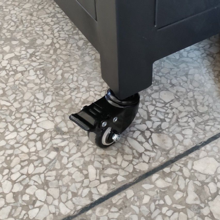 Tanno di cucina rettangolare con sala da pranzo per la sala da pranzo.