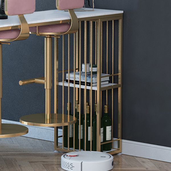 Tavolo da bar in stile glam in finta tavolo da pranzo in marmo con scaffale