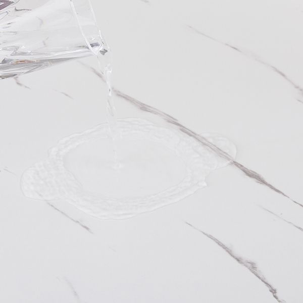 Set di dinette a 5 pezzi moderni con tavolo da pranzo in legno fabbricato e 4 sedie