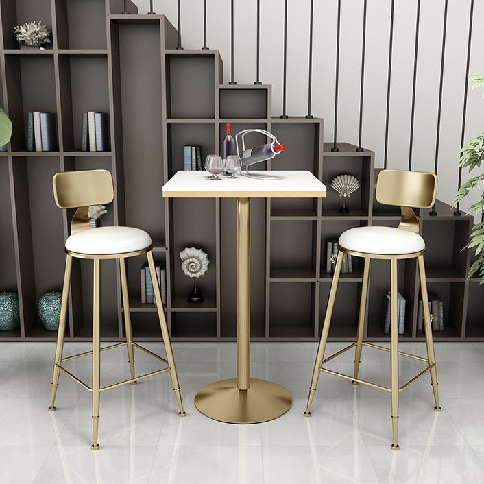 Glam Leather and Metal Counter Stool Round Low Back Bar Stool for Coffee Shop Clearhalo 'Bar Furniture' 'Bar Stools' 'bar_stools' 'furn' 'furn_bar_stools' 'Furniture' 'furniture_bar_stools' 'Kitchen & Dining Furniture' 1200x1200_cf1f5913-d1f2-4cb1-8c78-09680f9a07ae