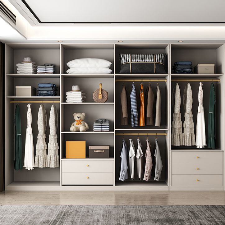 Kleiderschrank des zeitgenössischen Stils, Rettung