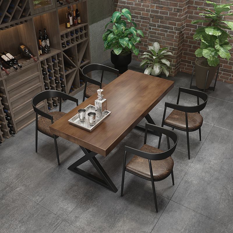 Mesa de comedor rectangular de madera maciza de estilo industrial con patas de hierro de pedestal doble
