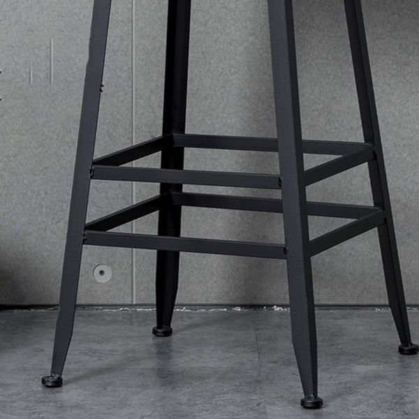 Schwarzer Barhocker mit Holzplatte im Industriestil für den Innenbereich, 4 Beine, für Cafés