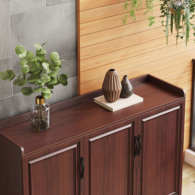 Tavolo da tavolo a buffet in stile contemporaneo con armadi