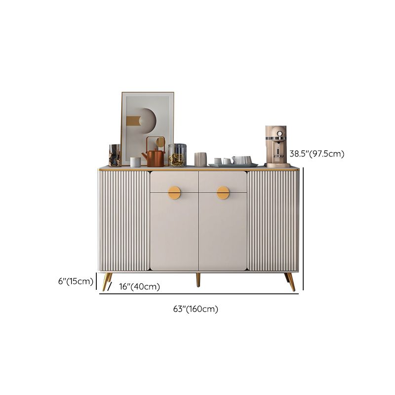Credenza con finitura sideboard di pietra sinterizzata glam con scaffalatura regolabile