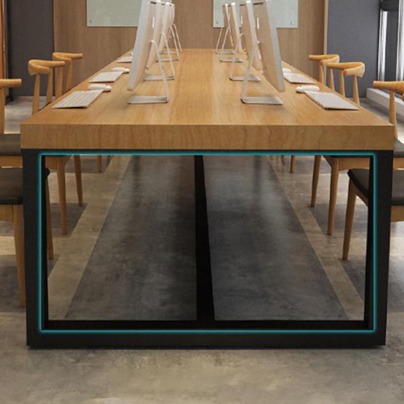 Zeitgenössischer Kiefernholz -Büro -Schreibtisch rechteckiger Schreibtisch mit Metallbasis