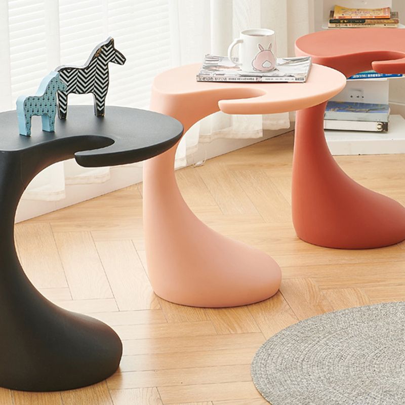 Modern Naturally Shaped End Table Plastic Table for Living Room
