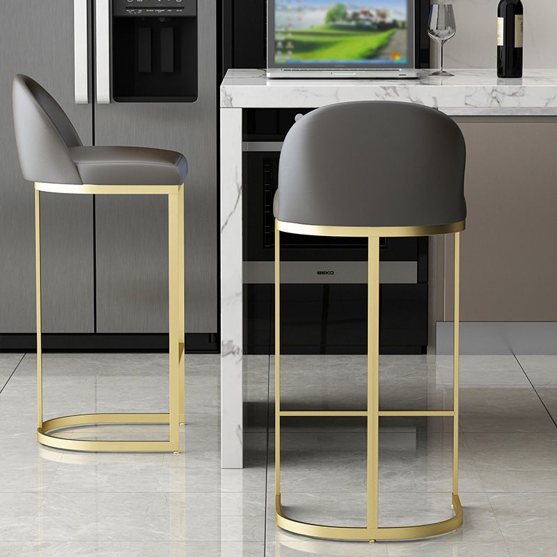 Glam Grey Metal Barstool Faux Cuero Tapato tapizado con base de oro con base de oro